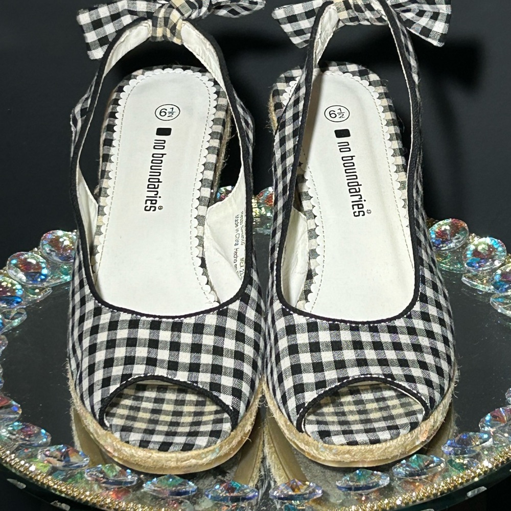No Boundaries Black and White Gingham Women's Shoes 6.5 EUC